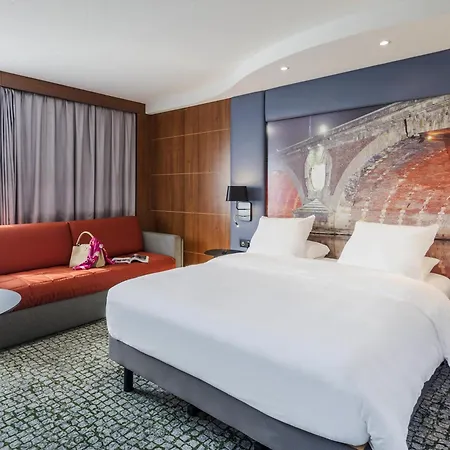 Mercure Centre Compans Hotell 4*