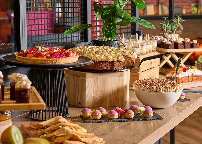 Отель Mercure Centre Compans