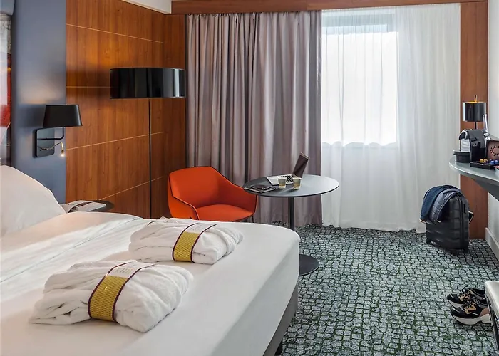 Отель Mercure Centre Compans 4*