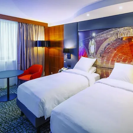 Hotel Mercure Centre Compans
