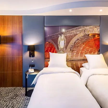 Hotel Mercure Centre Compans