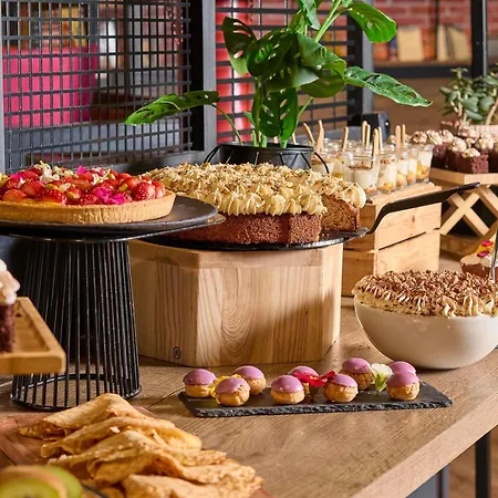 Hotel Mercure Centre Compans