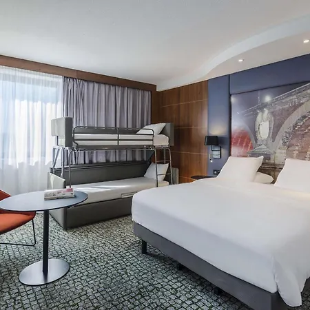 Hotel Mercure Centre Compans 4*