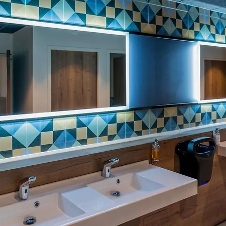 Hotel Mercure Centre Compans 4*