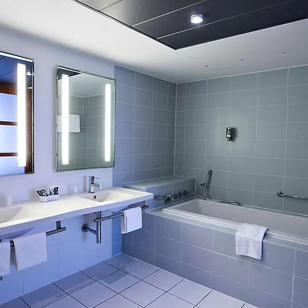 Mercure Centre Compans 4*