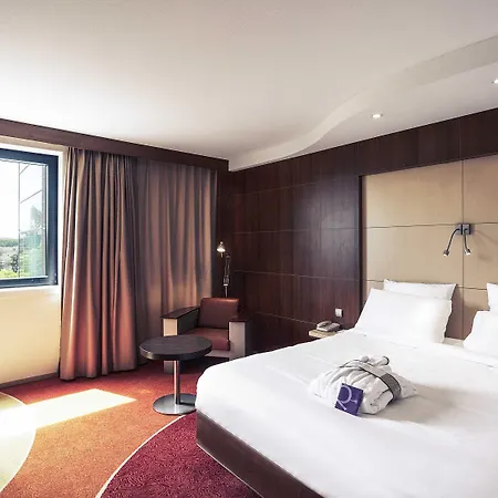 Mercure Centre Compans Отель