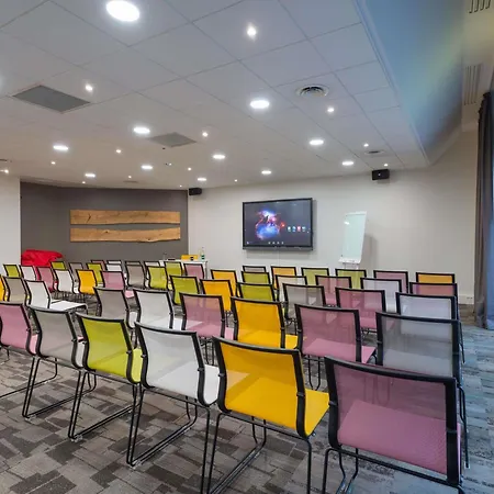 Hotel Mercure Centre Compans 4*