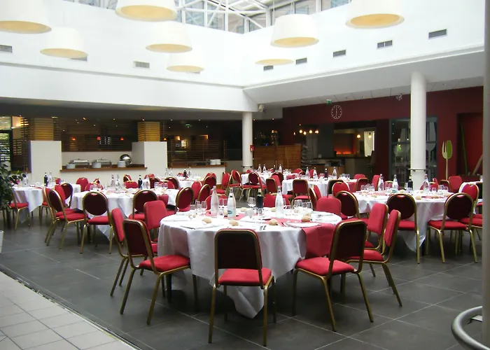 فندق Mercure Centre Compans 4*