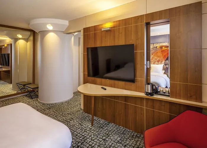 فندق Mercure Centre Compans 4*