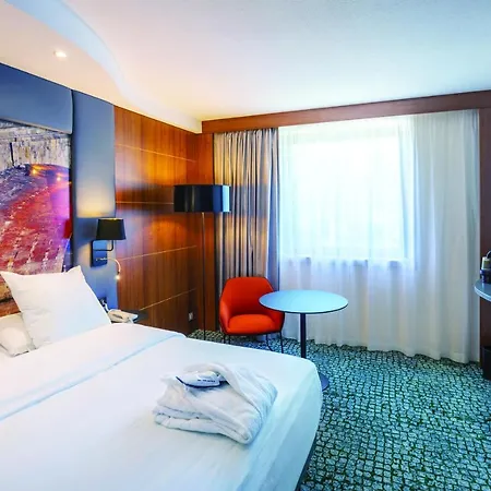 Hotel Mercure Centre Compans 4*
