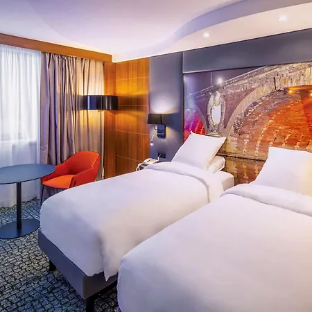 Hotel Mercure Centre Compans