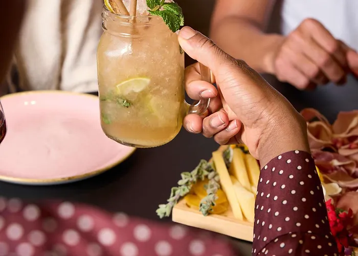 فندق Mercure Centre Compans 4*